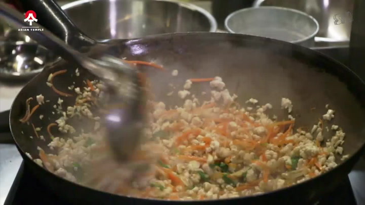 Skvělé smažené asijské rolky: Naučte se je dělat jako profík!