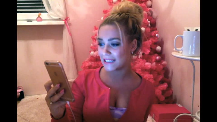 Pink poradna: Na FB mi neustále vyskakuje nějaká blonďatá k*áva Dominika, co mám dělat?