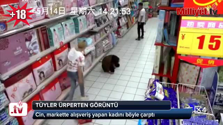 Děsivé obrázky! Ženu posedl ďábel přímo při nakupování v supermarketu!
