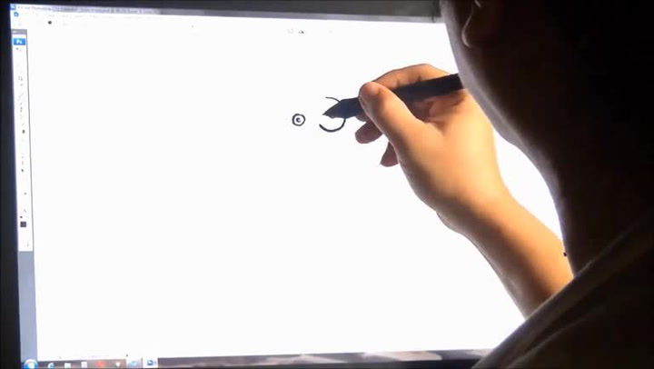 Že tenhle chlapík kreslí sprosťárny? To dělá jen vaše bujná představivost, pusťte si celé video!