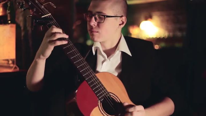 Tenhle klučina nahrál hit Michaela Jacksona, z videa se stal okamžitě hit internetu