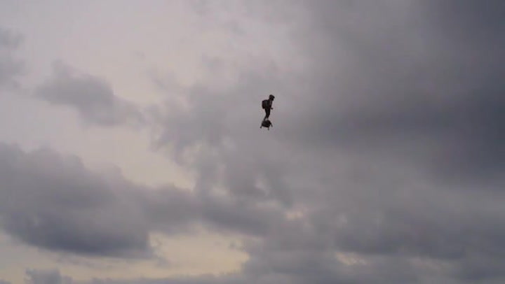 Budoucnost je tady! Tenhle chlapík vytvořil světový rekord v letu na hoverboardu!