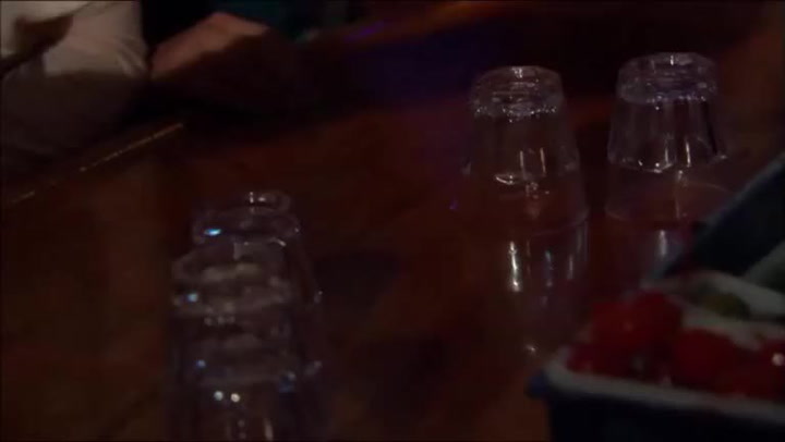 Tohle je nejvtipnější reklama na alkohol, kterou jste kdy viděli. Hlavně pijte zodpovědně!