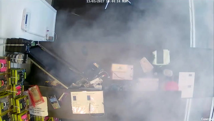 Při reklamaci iPhonu jim šlo o život! Tohle hrozivé video oblétlo svět