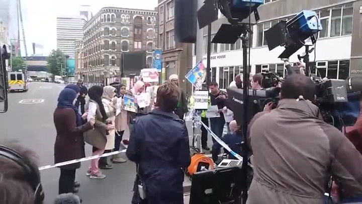 Drsná pomsta kolegů kamioňáků. Šílený vybržďovač dostal za vyučenou přímo na dálnici