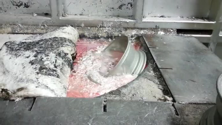Co se děje se starými hliníkovými koly? Tohle video boří internet