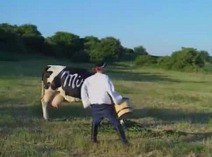 Nesmrtelná Mirka: Pamatujete tuhle lehce zoofilní parodii na známou reklamu?