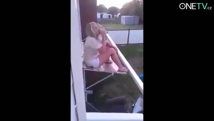 A zase ty hloupoučké blondýny: Z těchto záběrů se budete kácet smíchy!