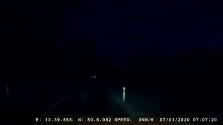 Řidič předjížděl na přechodu: Holčička zareagovala na poslední chvíli, málem ji přejel