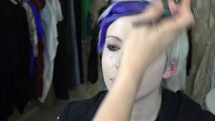 Vizážistka radí, jak se nalíčit k extravagantnímu účesu: Podívejte se na tu proměnu!