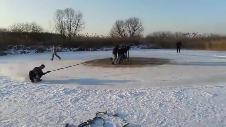 Poláci na to kápli. Když není kopec, sáňkování se rozhodně nemusíte vzdát!