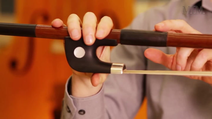 Nejpodivnější hudební nástroj na světě. Při hraní není nic slyšet!