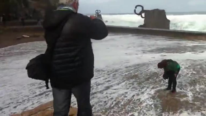 Ještě chvilku a ta fotka s mořem bude perfektní! Tohle video pobavilo celý svět