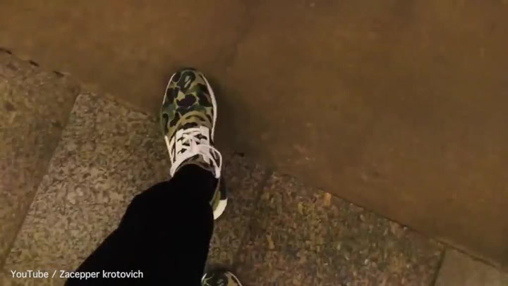Totální šílenství? Ruský mladík skáče salta před jedoucím metrem!