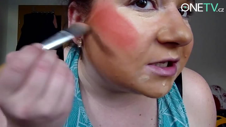 Jak dokonale vystínovat tvář? Tohle je nejgeniálnější make-up tutoriál, který jste kdy viděli!