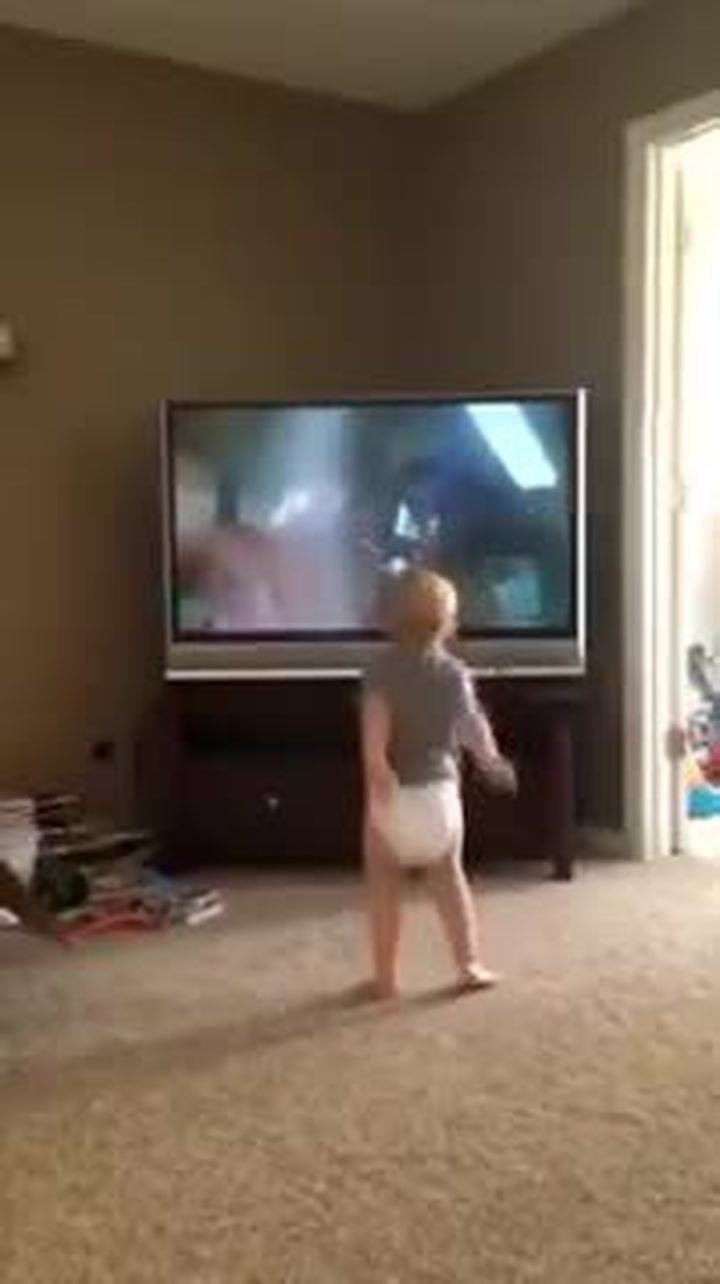 Až vyrostu, budu Rocky! Batole cvičí u oblíbeného filmu, z videa je virální hit!