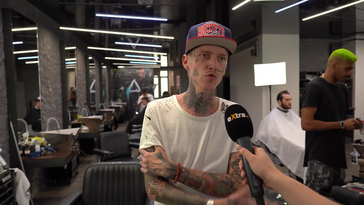 Kuba z barber shopu Charakter o covidu: Kvůli neviditelnému viru ve světě lidi z ulice nechodí