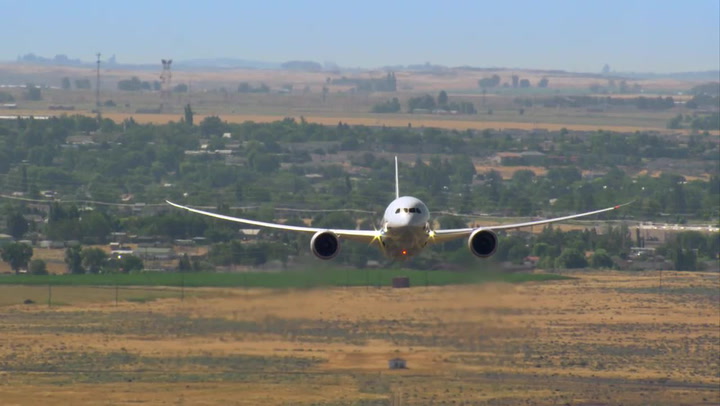 Boeing ukázal supermoderní Dreamliner. Piloti s ním prováděli neuvěřitelné věci!