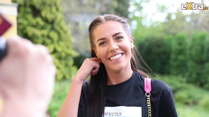 Potřebuji mít prsa. Nemám vůbec nic! Jak to Eveline Dellai udělá?