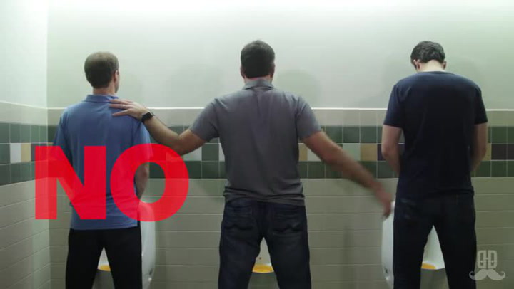 Pánové, tohle virální video prostě musíte vidět! Dodržujete u mušle etiketu nebo jste nevychovanci?