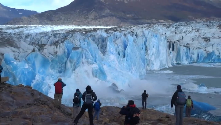 Při výletě na Antarktidu se turistům naskytla monumentální podívaná. Tohle se hned tak nepodaří