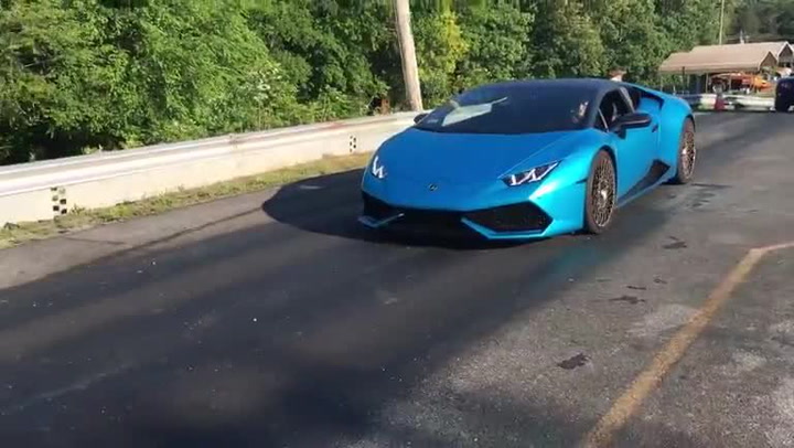 Přihlížející zůstali v naprostém šoku. Jedenáctiletý kluk si sedl do Lamborghini, neuvěříte, co následovalo!