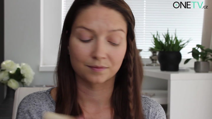 Nestíháte se líčit? Je to jen výmluva! Podle vizážistky celebrit to zvládnete za 5 minut!