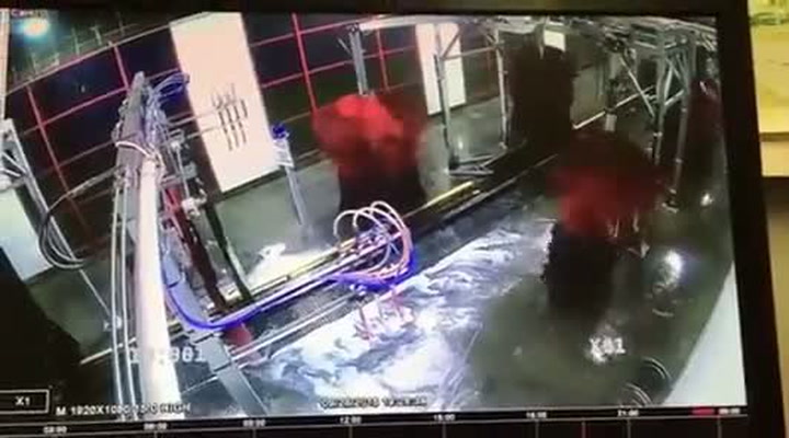 Vzpoura strojů? Automyčka málem zabila svou obsluhu