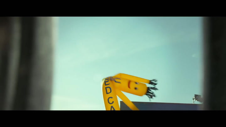 Záhadná stvůra se usídlí pod kapotou auta amerického teenagera. První ukázky z filmu Monster Trucks!