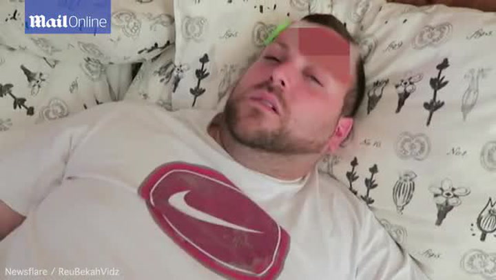 Chlapík přišel domů totálně na mol, jeho přítelkyně vymyslela hodně drsnou pomstu