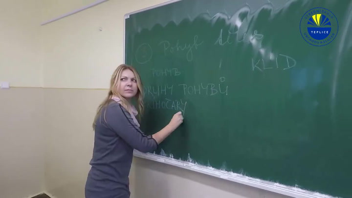 Studenti z Teplic natočili bizarní reklamu na svojí školu. Směje se jim celý internet