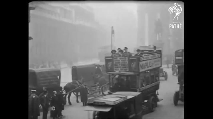 Myslíte si, že dopravní zácpy jsou moderní výmysl? Podívejte se na video z Londýna roku 1910