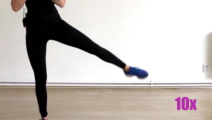 Takovou postavu můžete mít i vy! Krásná fitness trenérka vám předvede trénink celého těla ve 2 minutách!