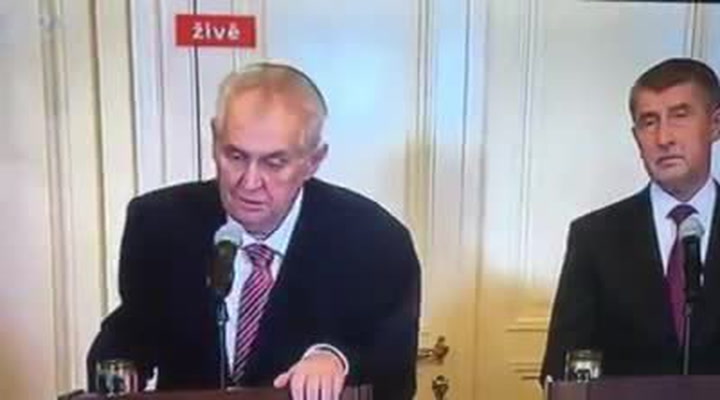 Podzimní virózy jsou zpět! Miloš Zeman svým unaveným obličejem šokoval fanoušky i kritiky