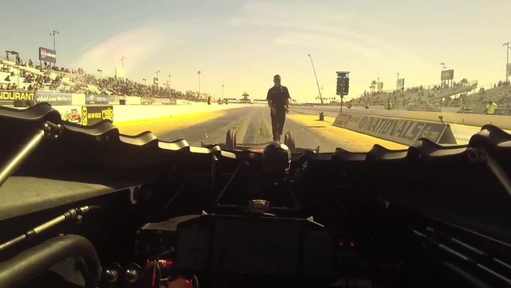 Z nuly na 500 km/h za čtyři vteřiny. Podívejte se, jak to vypadá v kokpitu závodního dragsteru