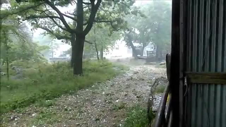 V Texasu šlo při dešti o život! Padaly tam kroupy jako tenisáky!