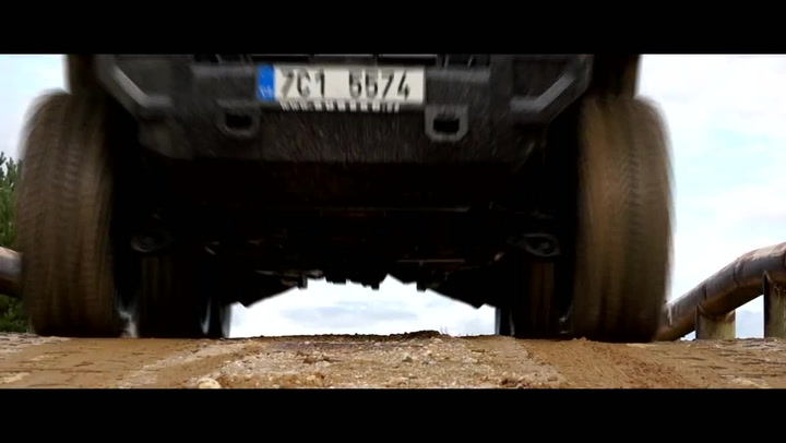 Šestikolové monstrum se vyrábí v Česku a poradí si s každým terénem. Tohle je Bureko 6×6!