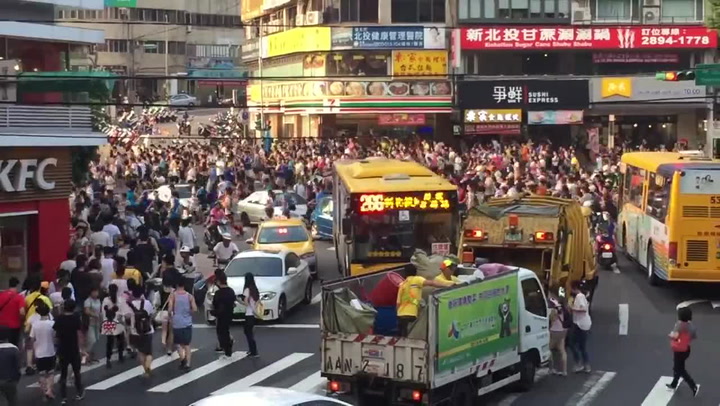 Pokémoní šílenství pořád nekončí. Tohle není pouliční válka, to se jen objevil jeden extrémně vzácný!