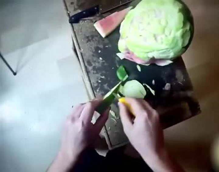 Neskutečná krása! Tohle video ukazuje, že nakrájet meloun k jídlu je opravdu škoda!