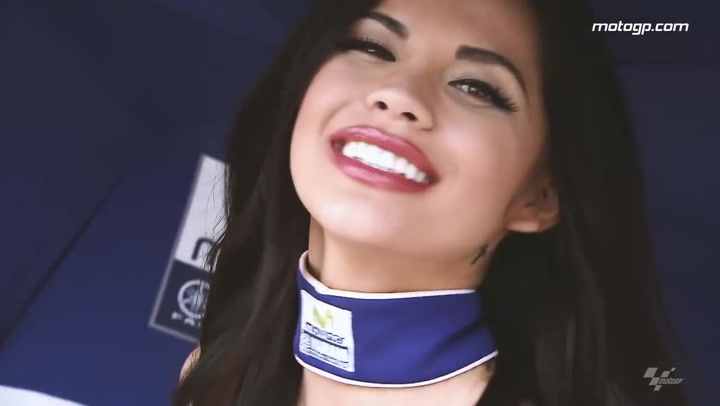Tohle jsou nejkrásnější holky z MotoGP! Není divu, že závodníci tak spěchají do cíle