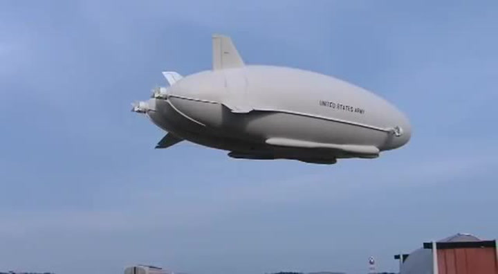 Tohle je největší létající stroj světa. Původně byl pro armádu, teď si ho může koupit každý!