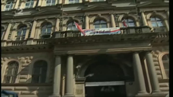 Unikátní klip: Zdeněk Srstka si pro Českou sodu zahrál sám sebe, trefoval se do komunistů