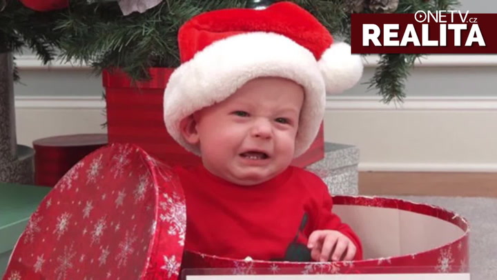 Nejvtipnější vánoční video: Focení dětí u stromečku je pěkná fuška! Jaká jsou očekávání a jaká je realita?