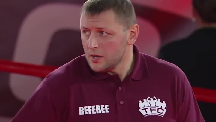 Nejšílenější bojový sport na světě. V obřím ringu se perou nejnebezpečnější hooligans světa!