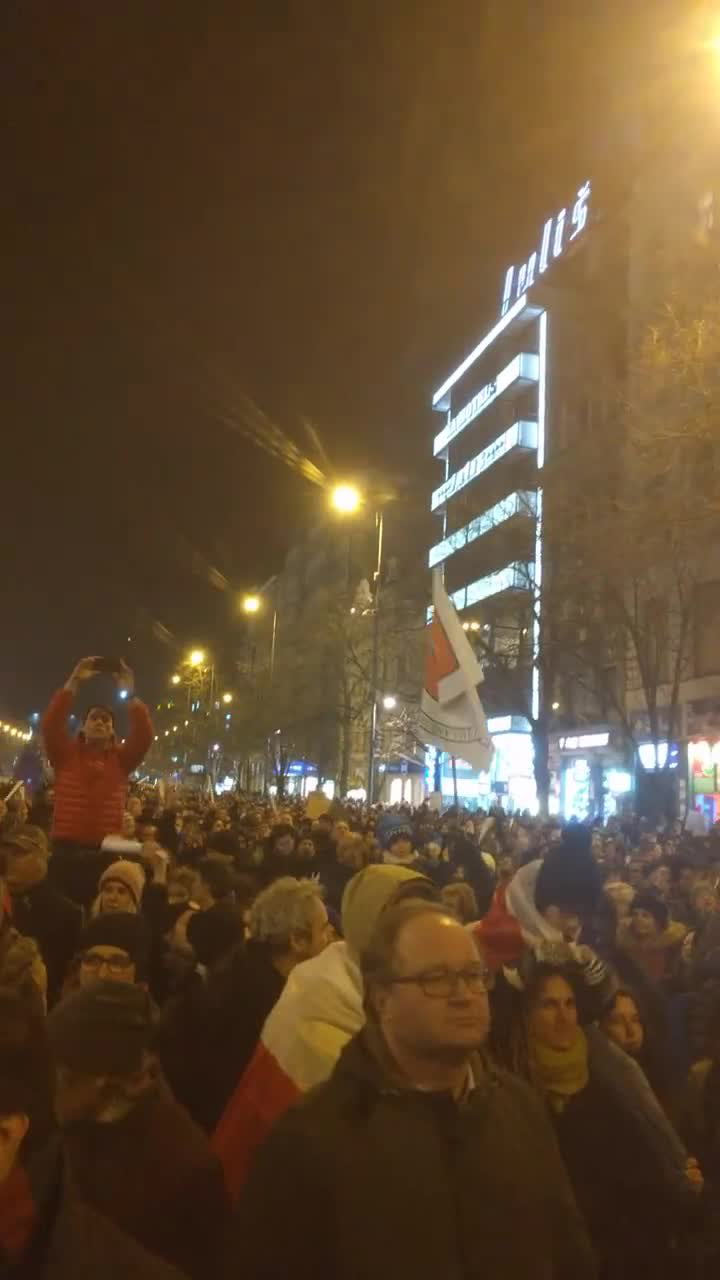 Davy lidí v ulicích Česka. Nechtějí komunistickou mlátičku Ondráčka ve vysoké funkci