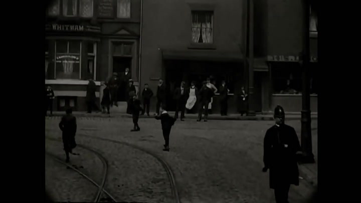 Vzácné video z roku 1900 ukazuje každodenní život v anglickém městečku!