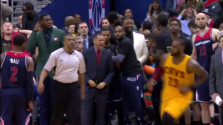 LeBron James opět dokázal, proč je nejlepší basketbalista světa! Reakce diváků jsou k nezaplacení