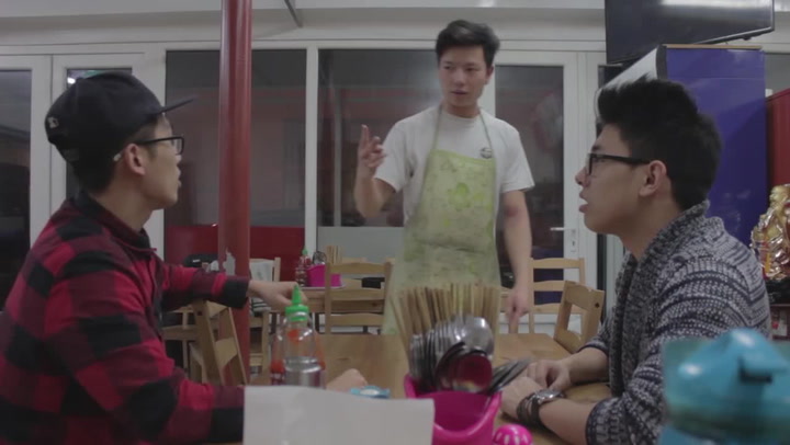 TO MUSÍTE VIDĚT! EmperKingVision opět baví celý národ s nejhorším číšníkem v Česku