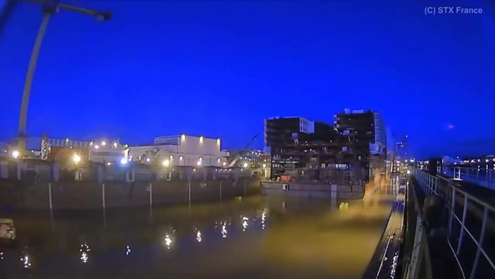 Loď velká jako desetipatrový panelák strči Titanic do kapsy! Podívejte se na unikátní video z její stavby!