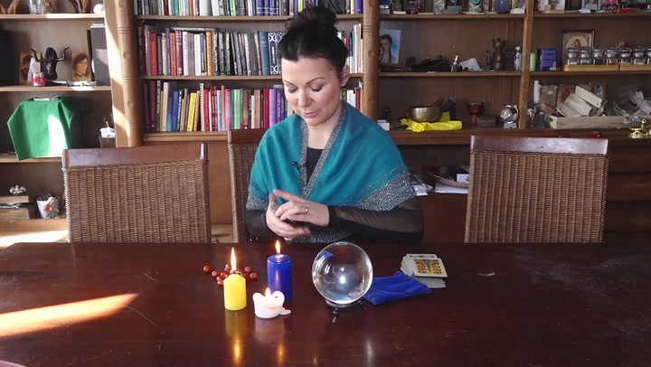 Schyluje se v manželství Ewy Farne k dítěti, nebo velké krizi? Kartářka prozradila, jak to bude